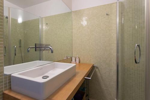 A2 - 1 BDR Antibes Sea & Port View - AC, Garage & Terrace