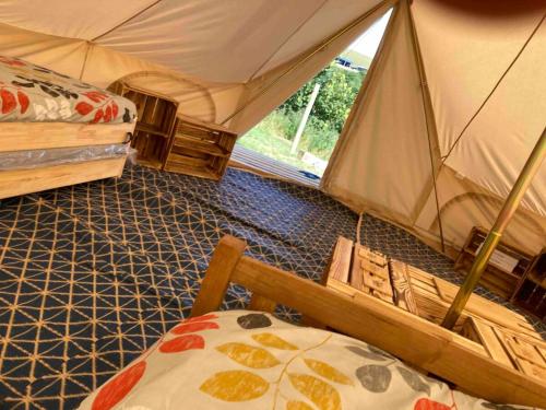 Roaches Retreat Eco Glampsite - Rocky Reach Bell Tent - Hotel - Upper Hulme