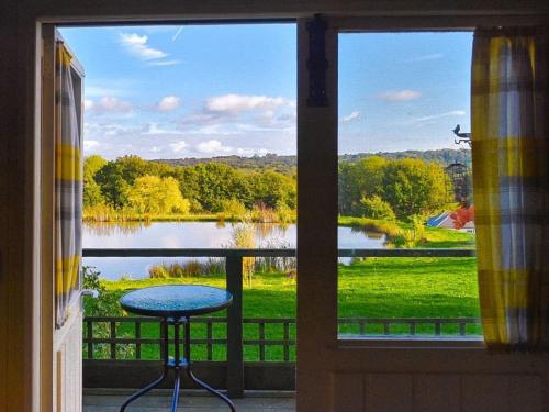 Idyllic Shepherds Hut glorious views to South Downs 'Perch'