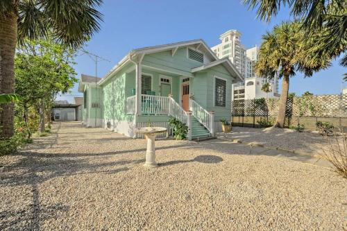 Best Beach View Cottage on the Islands East End in Galveston, USA
