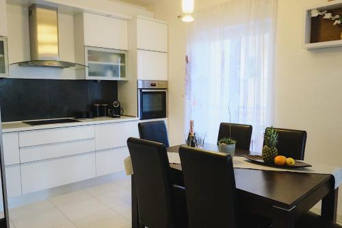 Stunning Gold apartment with pool Stunning Gold apartment with pool