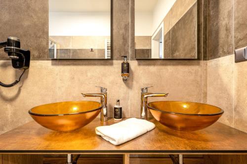 Deluxe Double Room with Extra Bed image 1