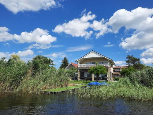Sunny Beach Villa – khách sạn tại Szantod