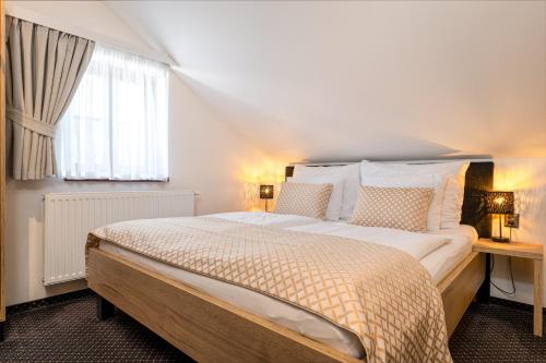 Economy Double Room image 3