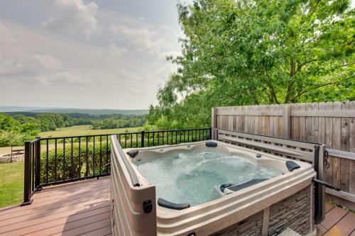 Rural Dutch Country Retreat - Private Hot Tub in Selinsgrove (PA)