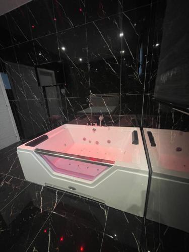 Life Hotel 2