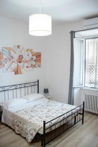 1 queen bed, 1 twin bed