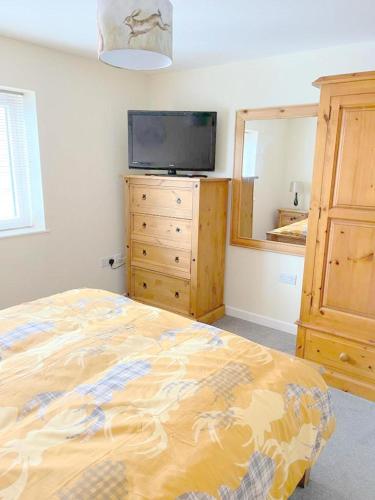 Pet Friendly Cottage Ashbourne with Parking