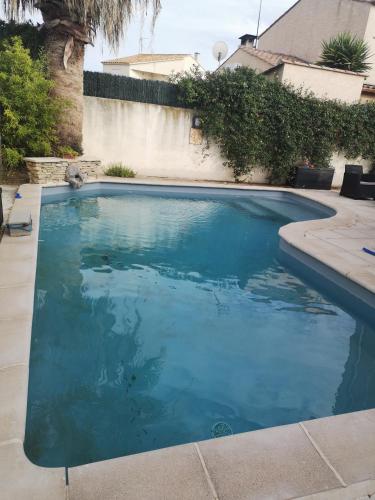 Studio zen au calme avec piscine partagée