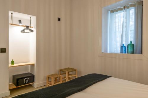 Quadruple Room with Balcony image 2