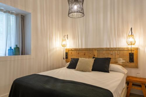 Quadruple Room with Balcony image 3