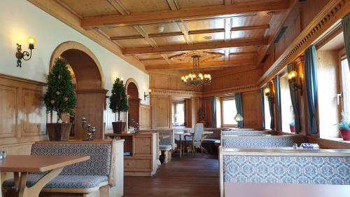 Étterem, Hotel Edelweiẞ garni - b&b in Berwang