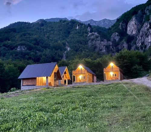 . Wooden houses Bojovic