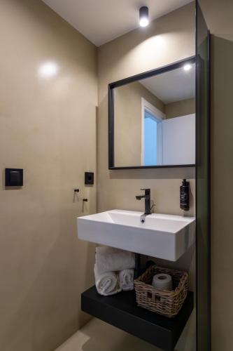 Standard Double Room image 2