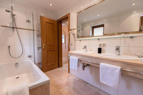 Hotel Schlosshof - image 14