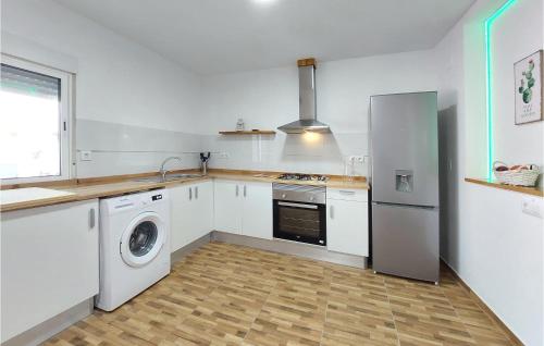 廚房, Gorgeous Home In Ador With Wifi in 阿多爾