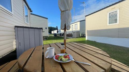 Cozy Private Static Caravan at Llyons Robin Hood - Silver Birch Way 11