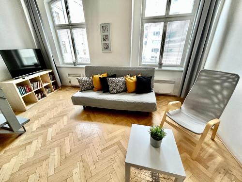 PARTY HOUSE PRAGUE - Apartments Ve Smečkách 18, CITY CENTER!!, Прага (фото 8)