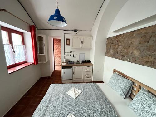 PARTY HOUSE PRAGUE - Apartments Ve Smečkách 18, CITY CENTER!!, Прага (фото 9)