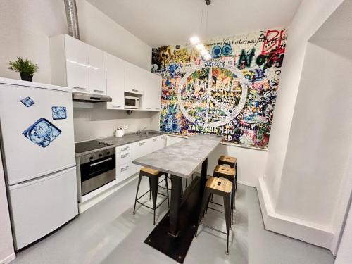 PARTY HOUSE PRAGUE - Apartments Ve Smečkách 18, CITY CENTER!! 2