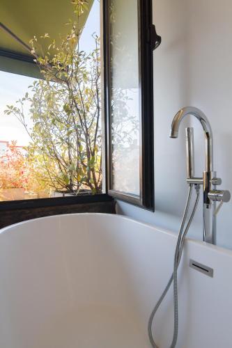 Penthouse with terrace image 10