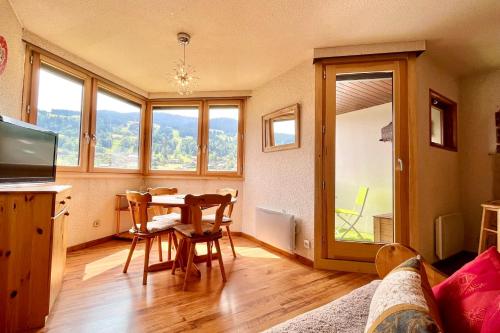 Bright studio with view of Aiguille Verte