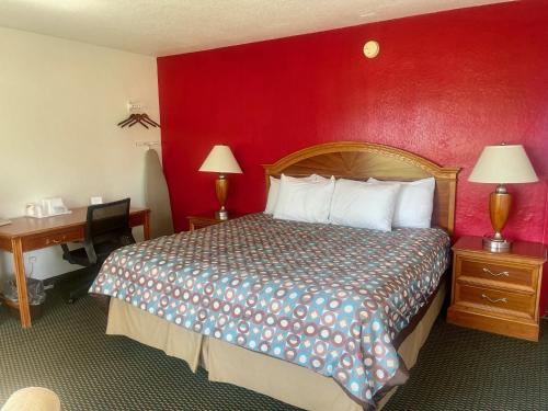 Rodeway Inn - image 37
