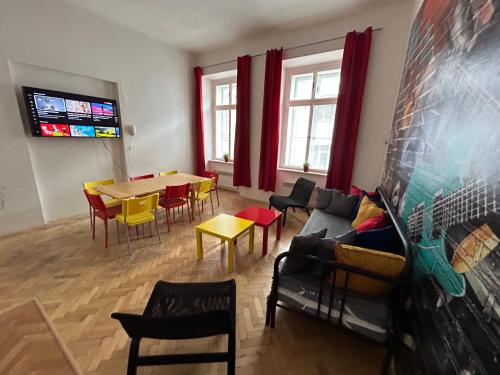 PARTY HOUSE PRAGUE - Apartments Ve Smečkách 18, CITY CENTER!! 3