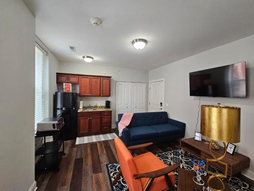 . Luxurious 1 Bed 1 Bath Stay at the Historic Inman