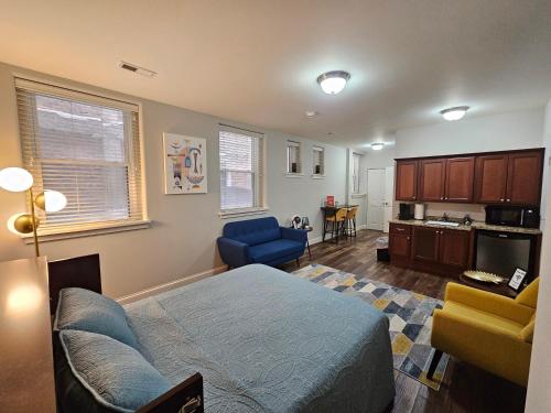 Cozy Studio at the Historic Inman in Champaign, USA