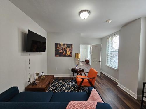 Luxurious 1 Bed 1 Bath Stay at the Historic Inman in Champaign, USA