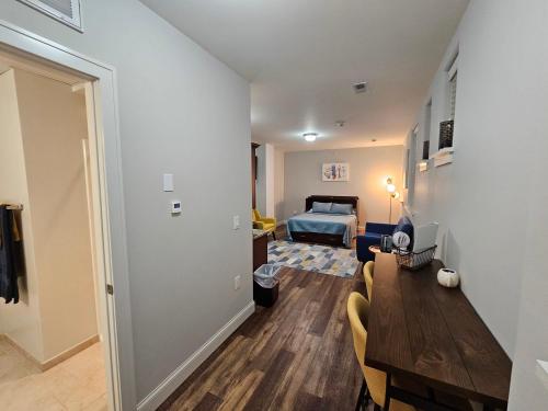 Cozy Studio at the Historic Inman - image 2