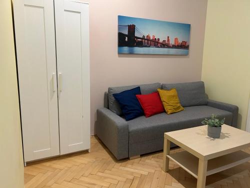 PARTY HOUSE PRAGUE - Apartments Ve Smečkách 18, CITY CENTER!!