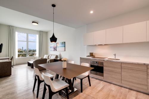 One Bedroom Suite King with Water View image 4