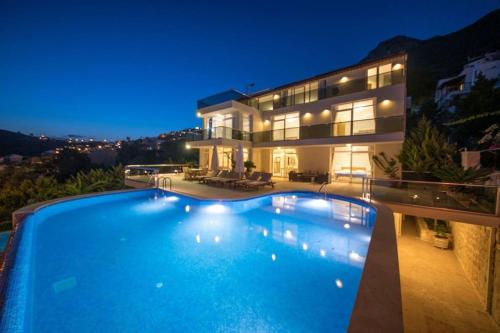 6 bedroom big villa for rent in kalkan