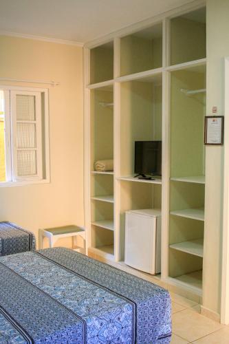 Family Room image 9