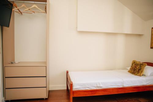 Twin Room with Private External Bathroom image 7