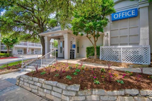 . Studio 6 Extended Stay - San Antonio, TX - Six Flags