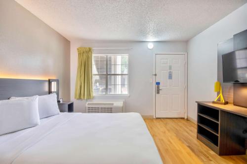 Studio 6-San Antonio, TX - Six Flags in San Antonio, USA