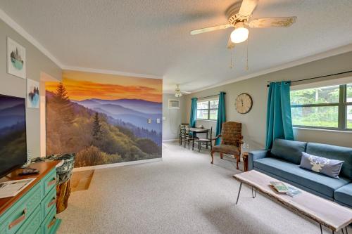 Cozy Bryson City Cabin Rental with Shared Yard in Bryson City, USA
