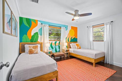 Tropical Paradise! Ξ Heated Pool! Ξ Pet Friendly! in Hollywood, USA