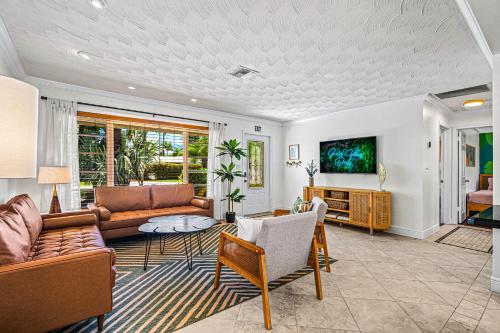 Tropical Paradise! Ξ Heated Pool! Ξ Pet Friendly! in Hollywood, USA