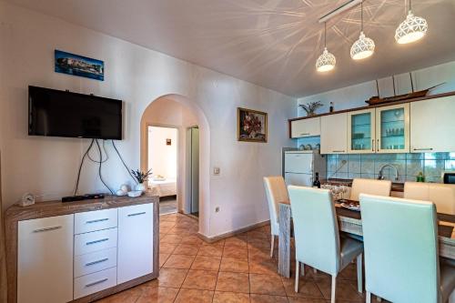 Two-Bedroom Apartment with Terrace and Sea View image 8