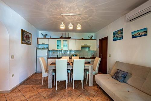 Two-Bedroom Apartment with Terrace and Sea View image 4