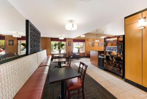 Comida y bebida, Red Roof PLUS+ Columbus Downtown-Convention Center in Downtown Columbus