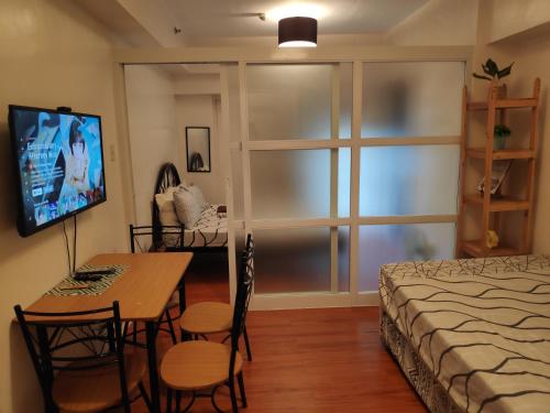 Tagaytay Staycation by Naya and Darla w Free Swimming Pool, WiFi & Netflix