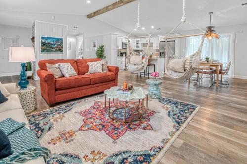 Vibrant South CLT Oasis, 3BRs, Patio, Fire Pit in Charlotte, USA