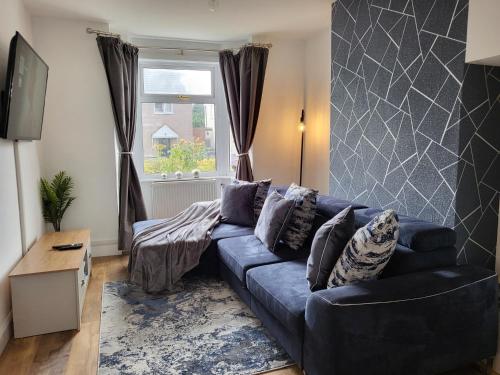 Coventry Cosy Home - Great location for Contractors, Families, Relocators, close Walsgrave Hospital and Motorways