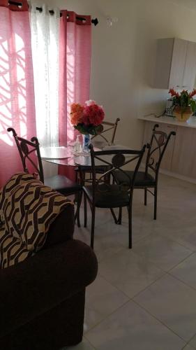 CrearyStays in Discovery Bay