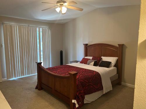 Lovely 1-Bedroom Townhome with Nice Amenities in Houston, USA